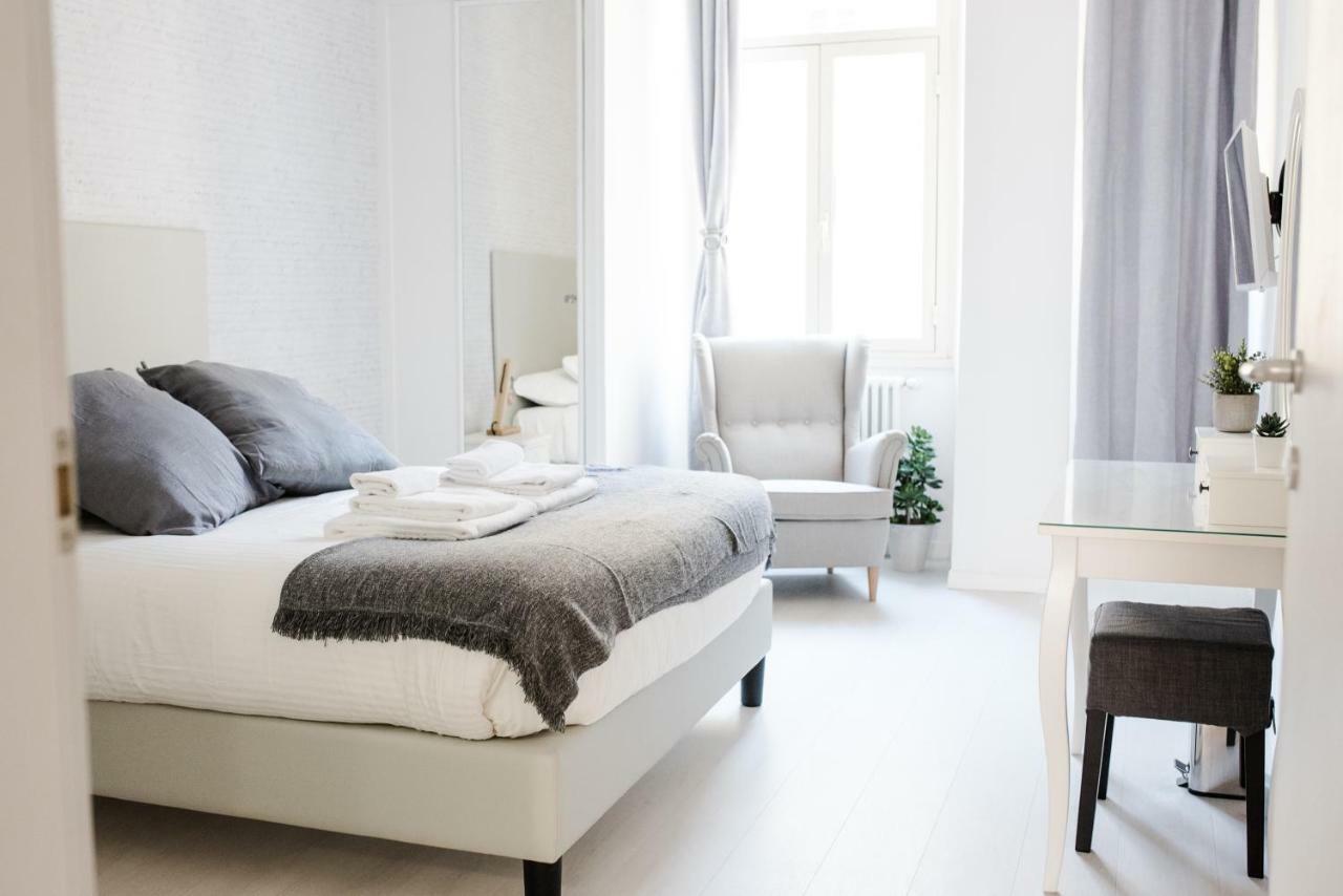 White Fanti Apartment Rom